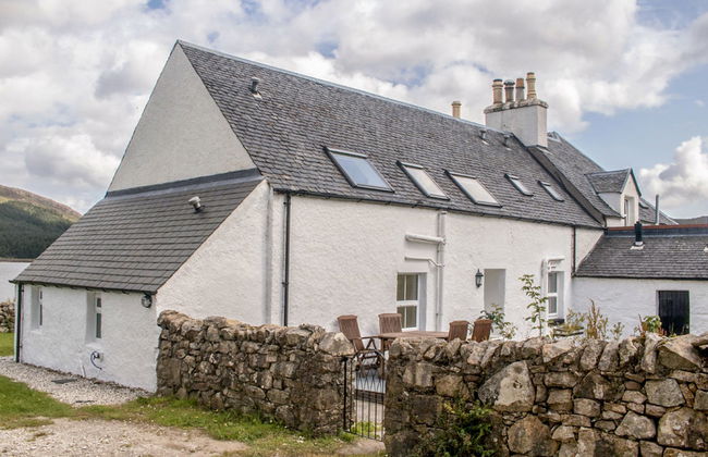 Old School - Photo 1