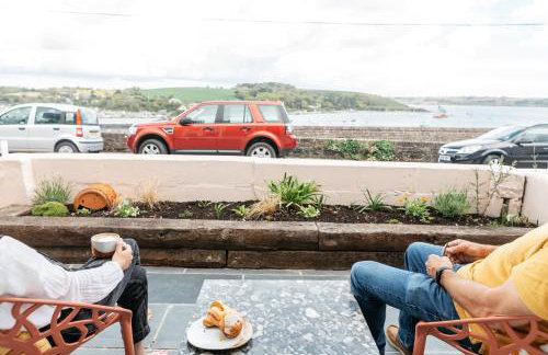 Stunning views over the beautiful Falmouth Harbour - Foto 23