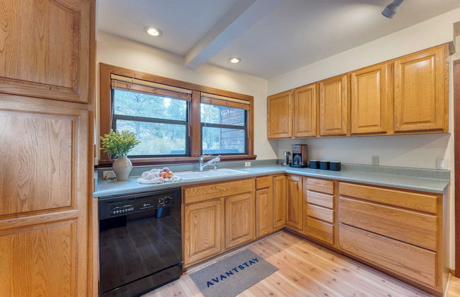 Riversong Lodge by Avantstay Sauna + Hot Tub On The Truckee River - Photo 13