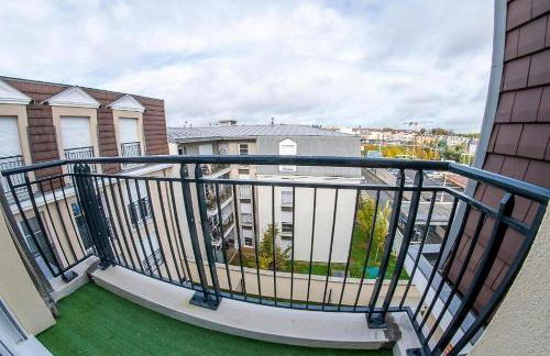 Paris & DisneyLand - 2min From Train Station - Private Indoor Parking - Foto 17