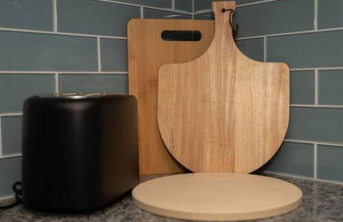 Prime OTR off Vine St, Lux Full Bed, Fast WiFi, Fully Equipped, 50in TV, Sleeps 4ppl - Foto 27