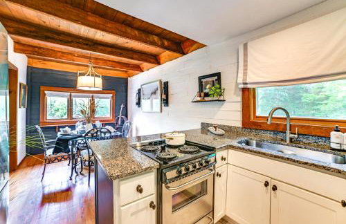 Lovely Gilbertsville Cabin with Patio, 4 Mi to Water - Foto 11