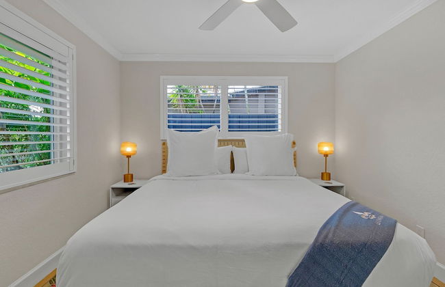 Flirty Flamingo Colorful Waterfront Escape w Pool - Foto 27