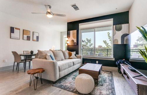 Stylish Condo facing Riverwalk with Free Parking Pet Friendly Centrally Located on the Riverwalk - Foto 1