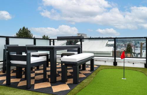 Lux Townhome With Parking and Rooftop Putting Green - Foto 7