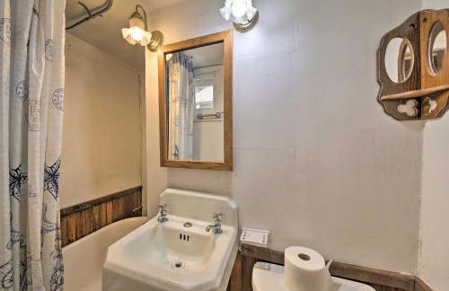 Cozy Cottage on Cat Cove with Wraparound Deck! - Foto 13