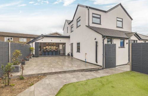 FAMILY FRIENDLY ESCAPE IN ETON, COUNTRYSIDE VIEWS with Hot Tub - By Tempstay - Foto 24