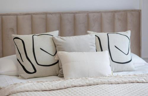 Stylish Apartment with Balcony 7th Floor by Noclegi Renters - Foto 29