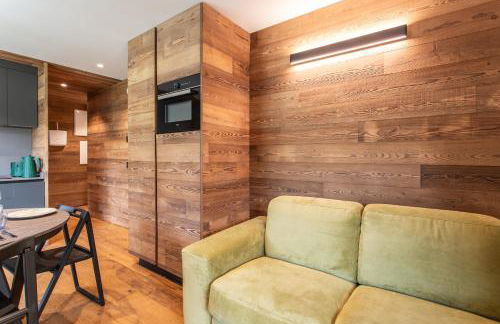 FLORA ALPINA EXPERIENCE - "Ski-to-Door" Brand New Chalet Apartments with Indoor Garage and Mountain View - Foto 14