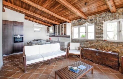 4 Bedroom Gorgeous Home In Satriano - Foto 4