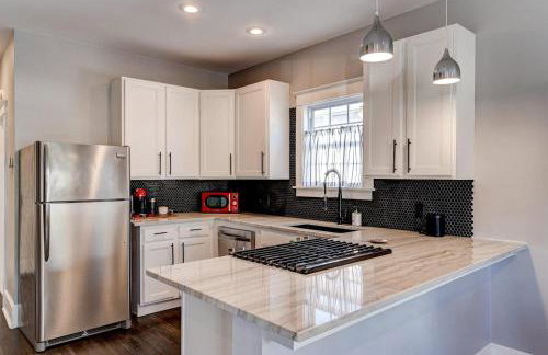 Uptown 3BR w Fenced Yard Near Magazine - Photo 11