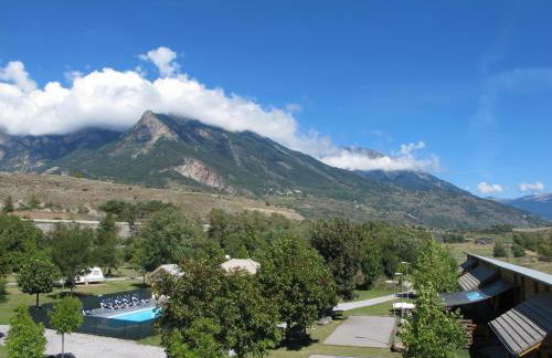 CHALET JACUZZI PRIVE, TERRASSE et VUE MONTAGNE DANS CAMPING 3 ETOILES - Foto 2