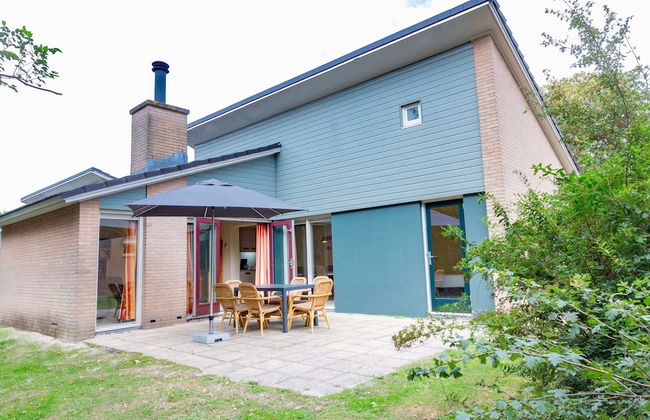 Restyled Holiday Home with Fireplace near Beach - Photo 26