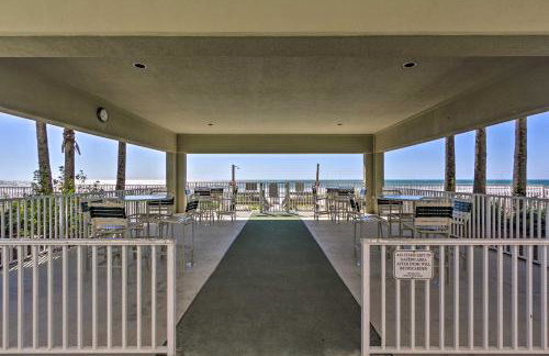 Gulf Views and Pool Access Coral Reef Resort Condo - Foto 21