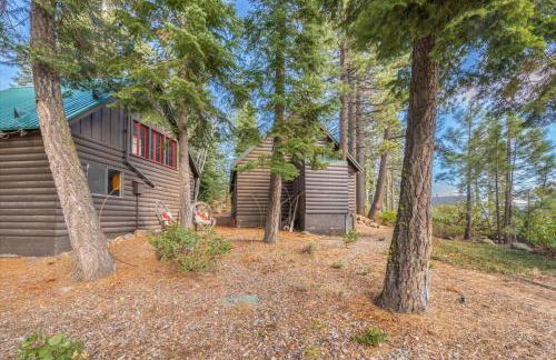 Coziest Cabin in Tahoe w Stone Fireplace Comfy Beds Close to Slopes & Lake - Foto 16