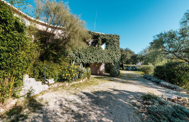 4 bedroom House in Ceyreste with private pool and garden - Photo 24