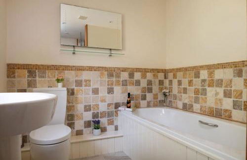 PLAS IWRWG GRANARY - Stunning Barn Conversion based in North Wales - Photo 20