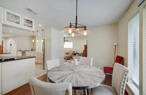 Highland Village - 4BR w Backyard Pool Oasis - Foto 19