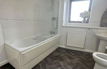 Stylish Waterfront Apartment - Photo 23