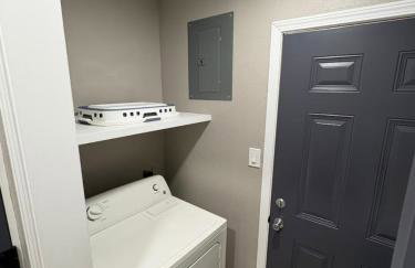 1 BR 1 Bath Airport SpaceX LNG WashDry Yard Patio Pets - Foto 3