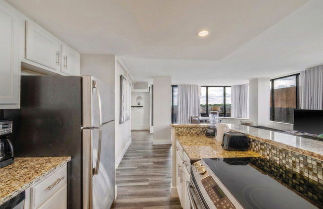 Global Luxury Suites at Georgetown - Photo 33