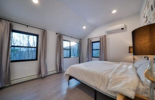 Brand New House with Huge Patio - Photo 10