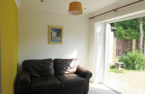 Luxurious & Sunny Garden Flat near Pinner Station - Foto 10