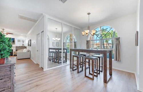 Paradise Escape Luxury Pool w/Game Room King Bed - Foto 7