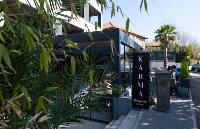 La Vista Suites - Photo 41