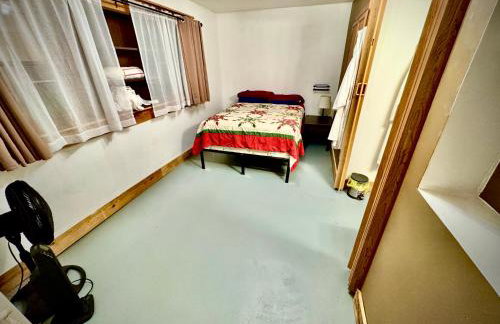 Comfortable one bedroom basement apartment in the woods - Foto 4