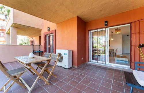 Bajo con acceso directo desde la terraza a la piscina y parking privado en La Reserva de Marbella by Sunny Residences - Foto 5