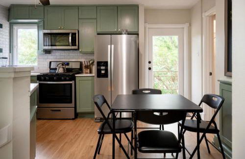 Downtown Bryan Treehouse Hot Tub and Peaceful Escape - Photo 18