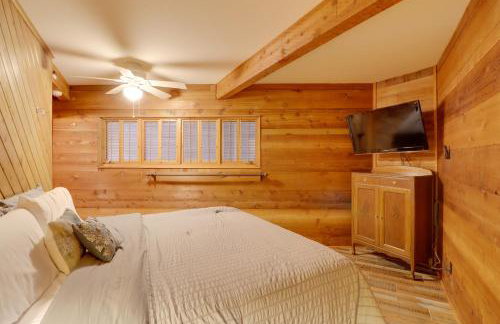 Family-Friendly Riverfront Manor on the Little Red - Foto 21