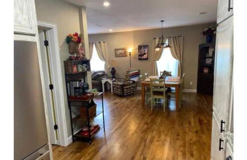 StockYards!-1 block away ! Cowboy Cottage sleeps 9 - Foto 16