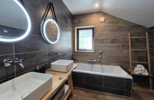 Chalet neuf, Jacuzzi, piscine privée mai-sept, pétanque, proche Paradiski - Foto 31