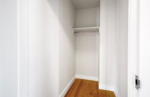 1BR nr Times Sq w Indoor rooftop Gym NYC-141 - Foto 11