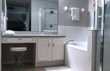 Sunny South Facing Pool with Hot Tub and Lake View Near Disney - Foto 12