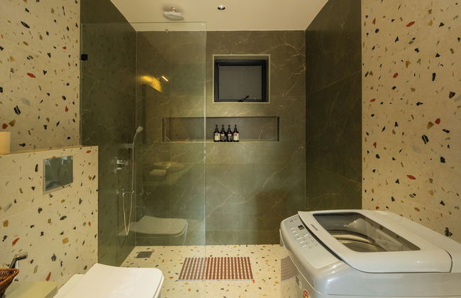 ELIVAAS Kamerios Maris 1 BHK Jacuzzi - Photo 34