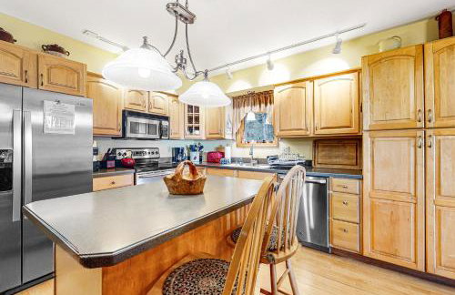 Spectacular Sebec Setting - Foto 9