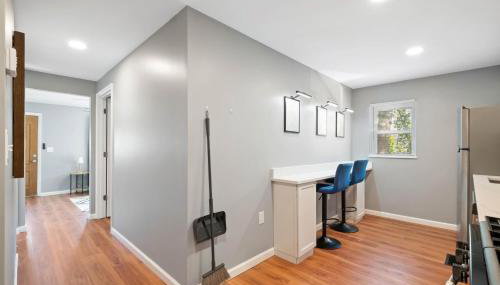 Sensation on Salisbury - Photo 2