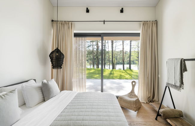 The Lake. Unique Waterfront Villa - Photo 25