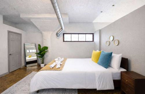 2BR River Market Loft for 6 - Rooftop & Gym - Foto 4
