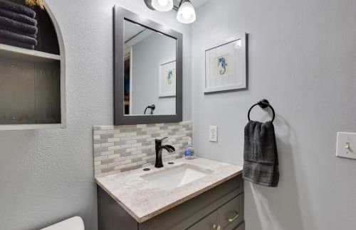 Waterfront Corpus Christi Escape with Pool Access! - Foto 16