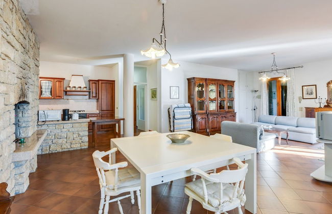 Villa in Torri del Benaco With Private Pool - Photo 8