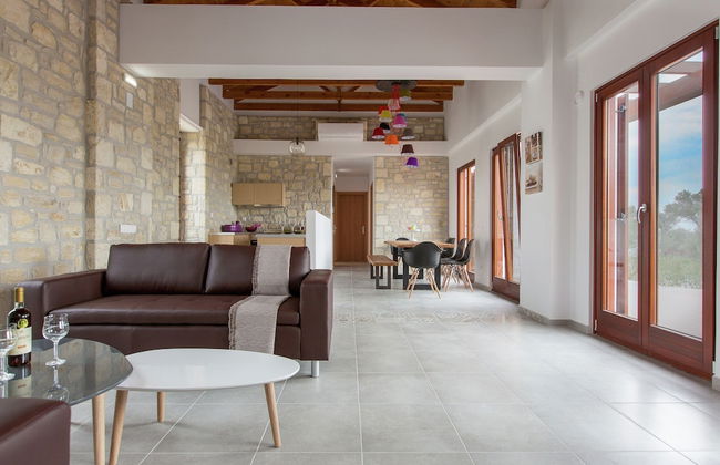 Villa in Arkadi With Pool Near the Sea - Photo 14