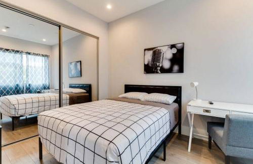 Luxury Modern 4 Bedroom 3 Bathroom Home with Rooftop Deck #2 - Photo 24