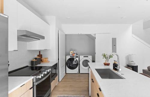 Luxury Penthouse with 2 Floors Pool Patio Gym Walk to Broadway - Foto 16