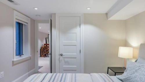 Explore Sights of Washington from Spacious Crib - Photo 3