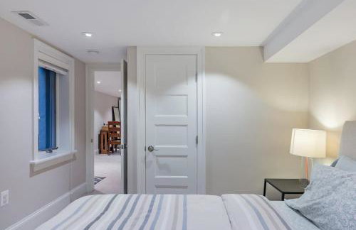 Explore Sights of Washington from Spacious Crib - Photo 3