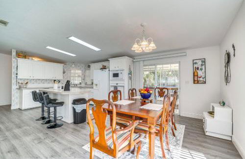 Waterfront Weeki Wachee Home with Fire Pit! - Foto 17